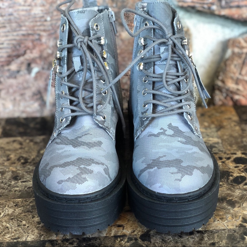 NEW  Madden Girl Mash Flatform Combat Boots - Picture 2 of 15
